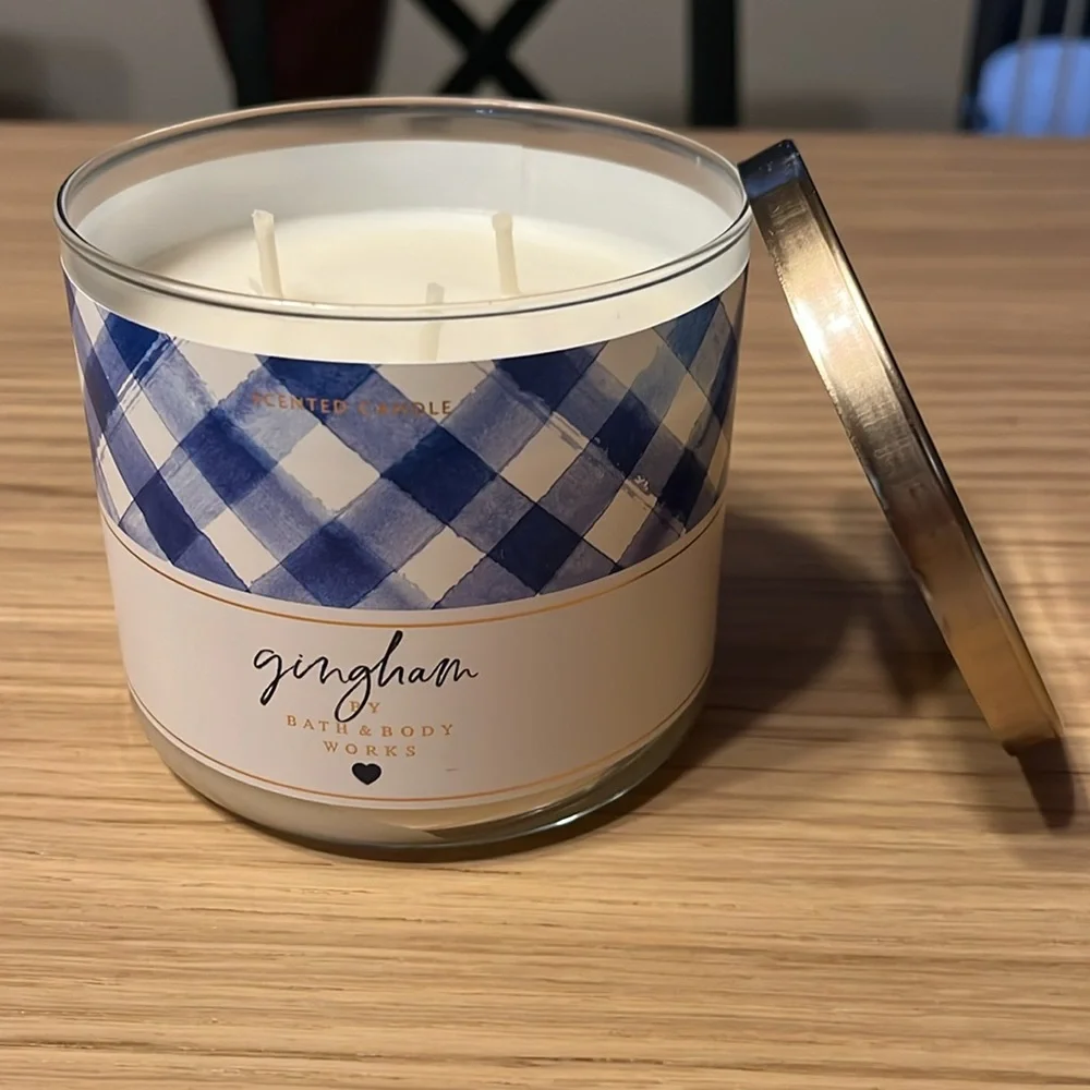 Bath & Body Works 3 Wick Candle. Gingham.